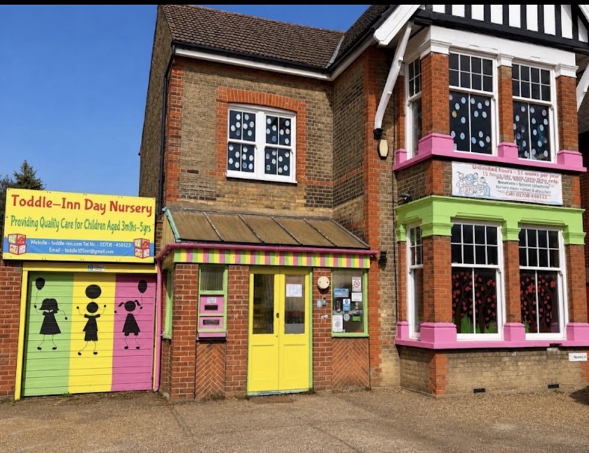 Front entrance of Toddle-Inn Day Nursery in Gidea Park, Romfod